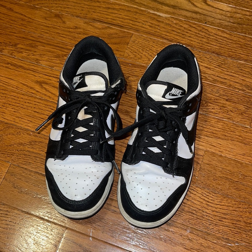 Black and white dunks size 7